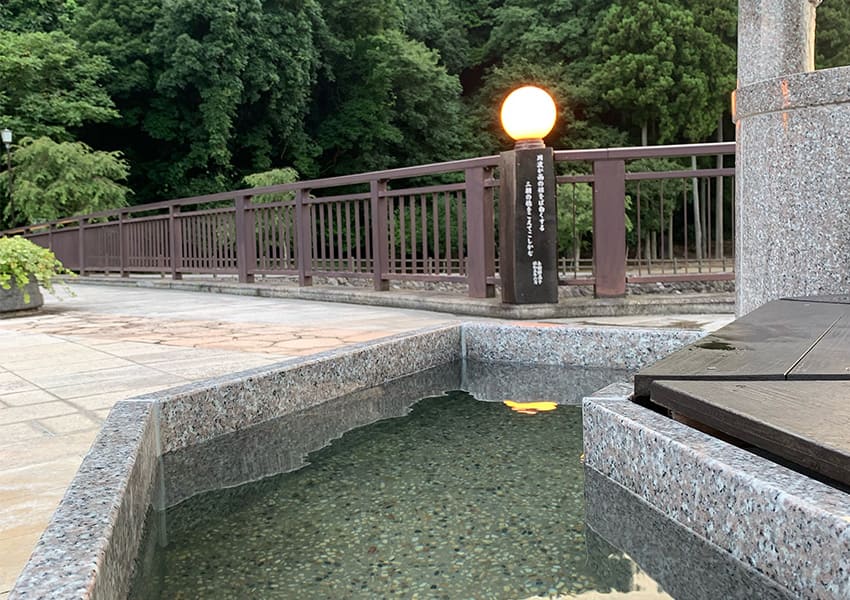足湯「かじかの湯」