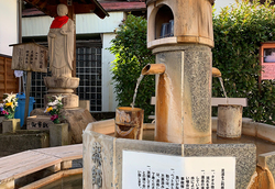 足湯・飲泉場「薬師の湯」